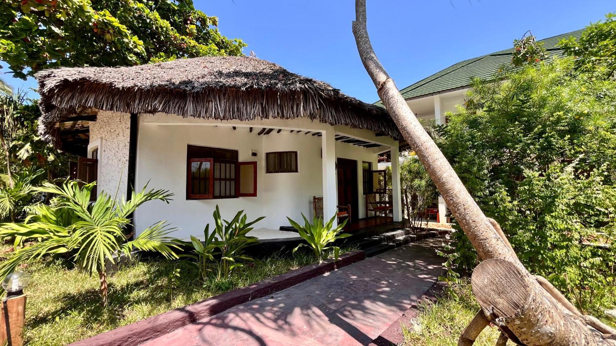 Tiki Beach Club & Resort (Adults Only) Bwejuu Eksteriør billede