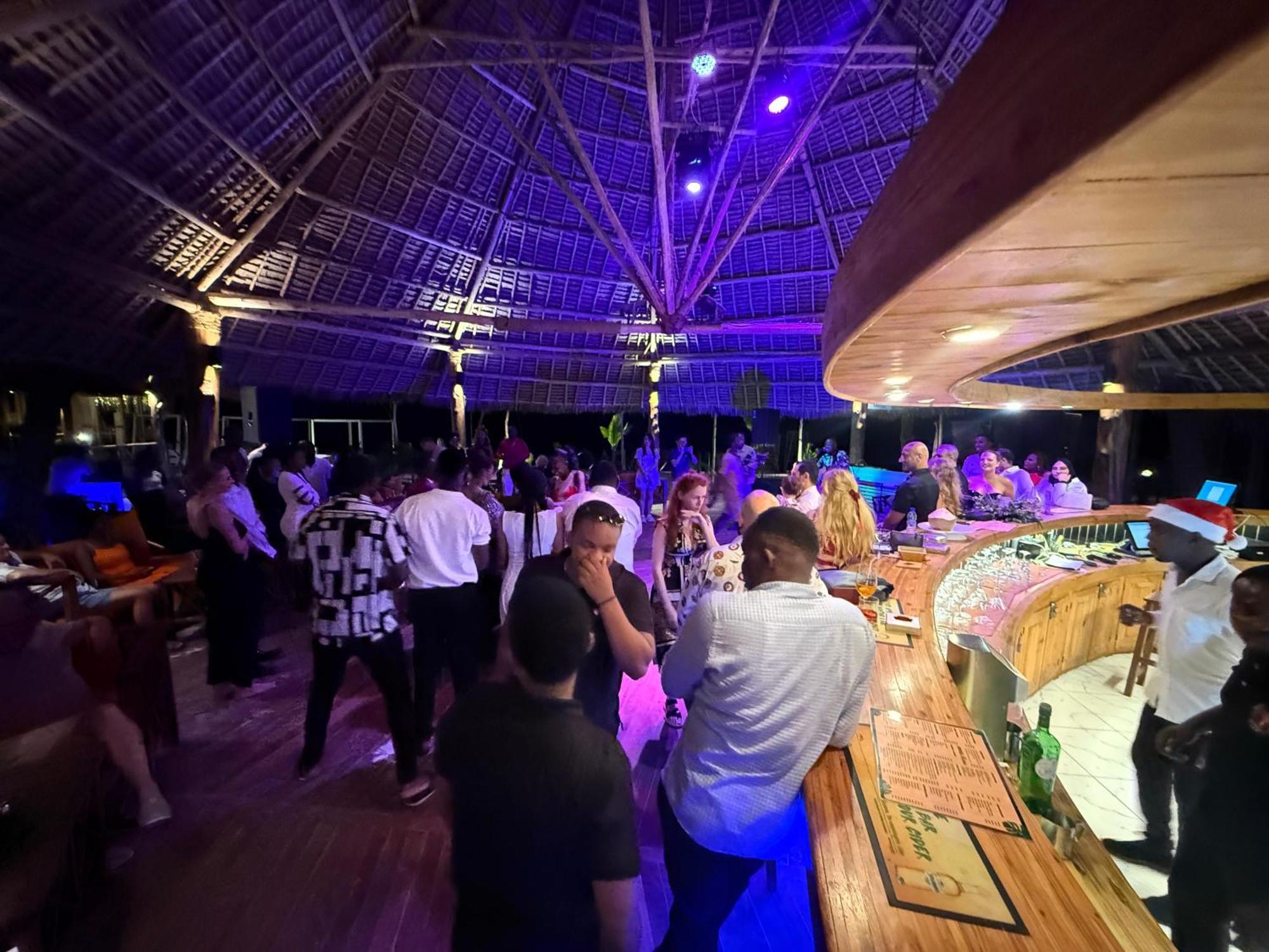 Tiki Beach Club & Resort (Adults Only) Bwejuu Eksteriør billede